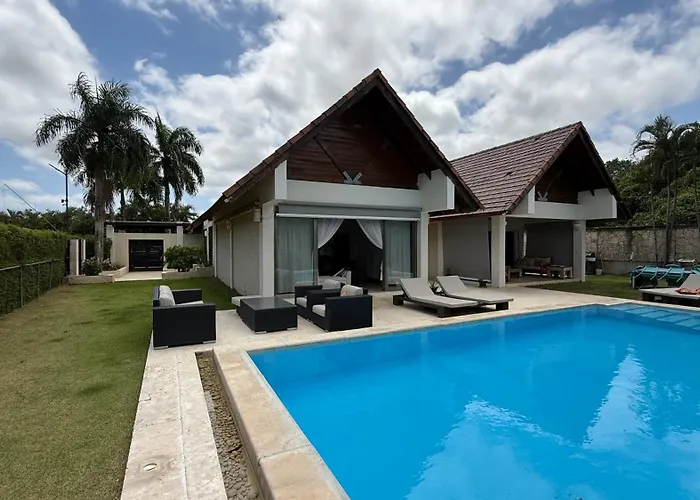Centrally Exterior Villa Accessible & Pet Friendly