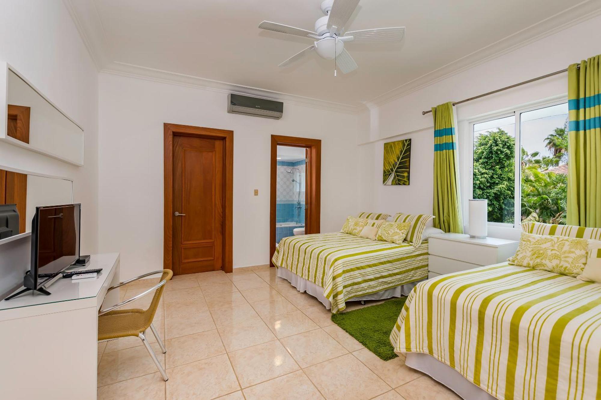 Villa Exclusive And Club Pool