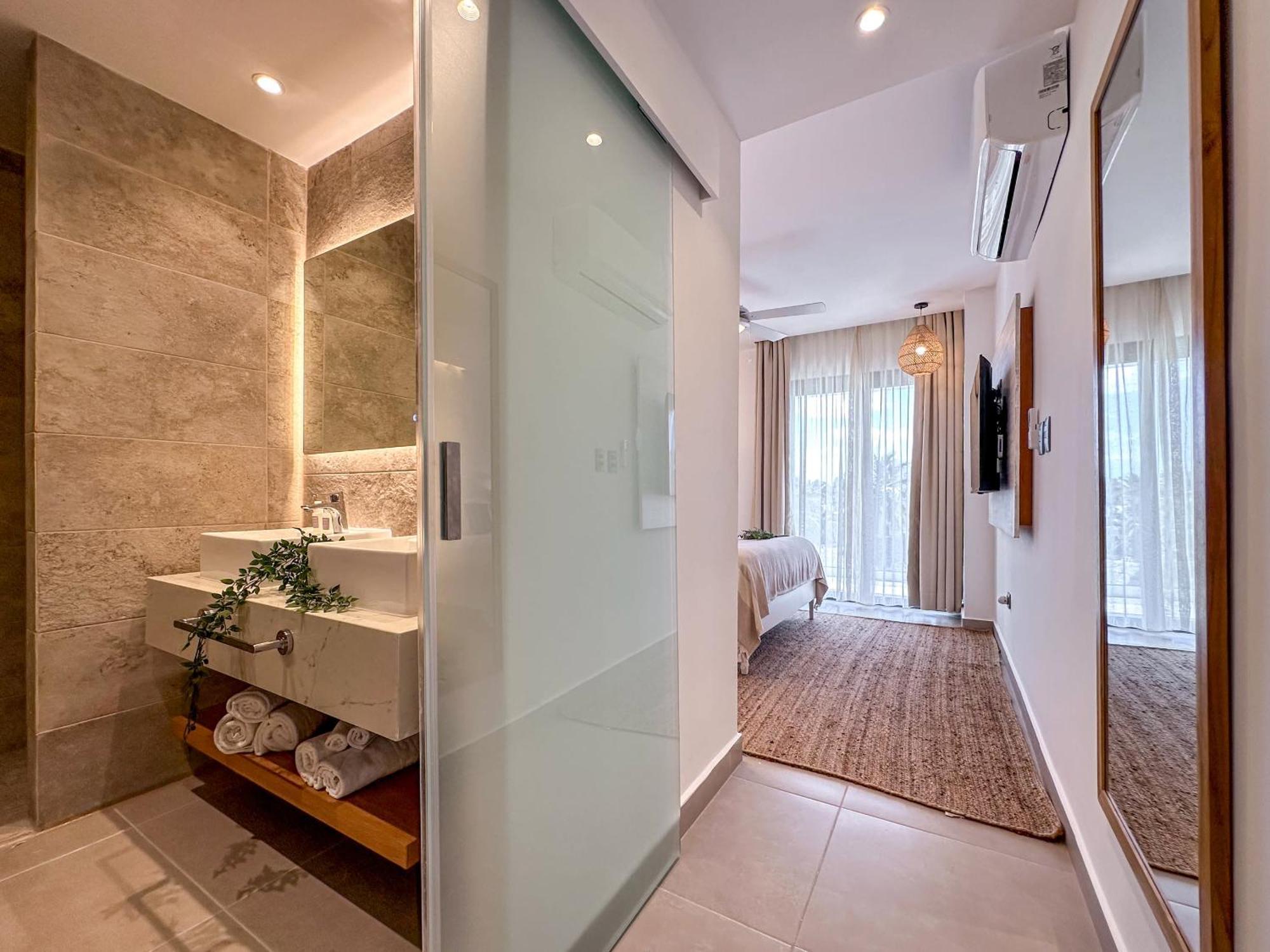 Fantastic New Penthouse W Rooftop Picuzzi *