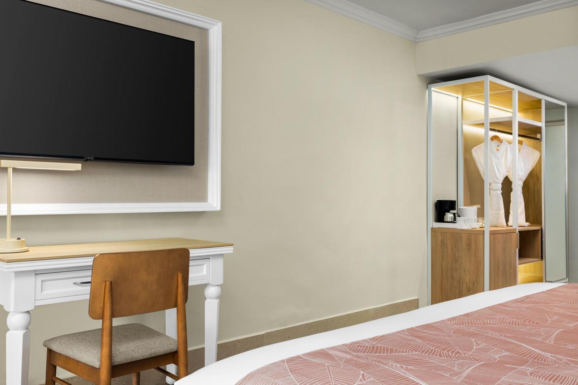 Wyndham Alltra Resort