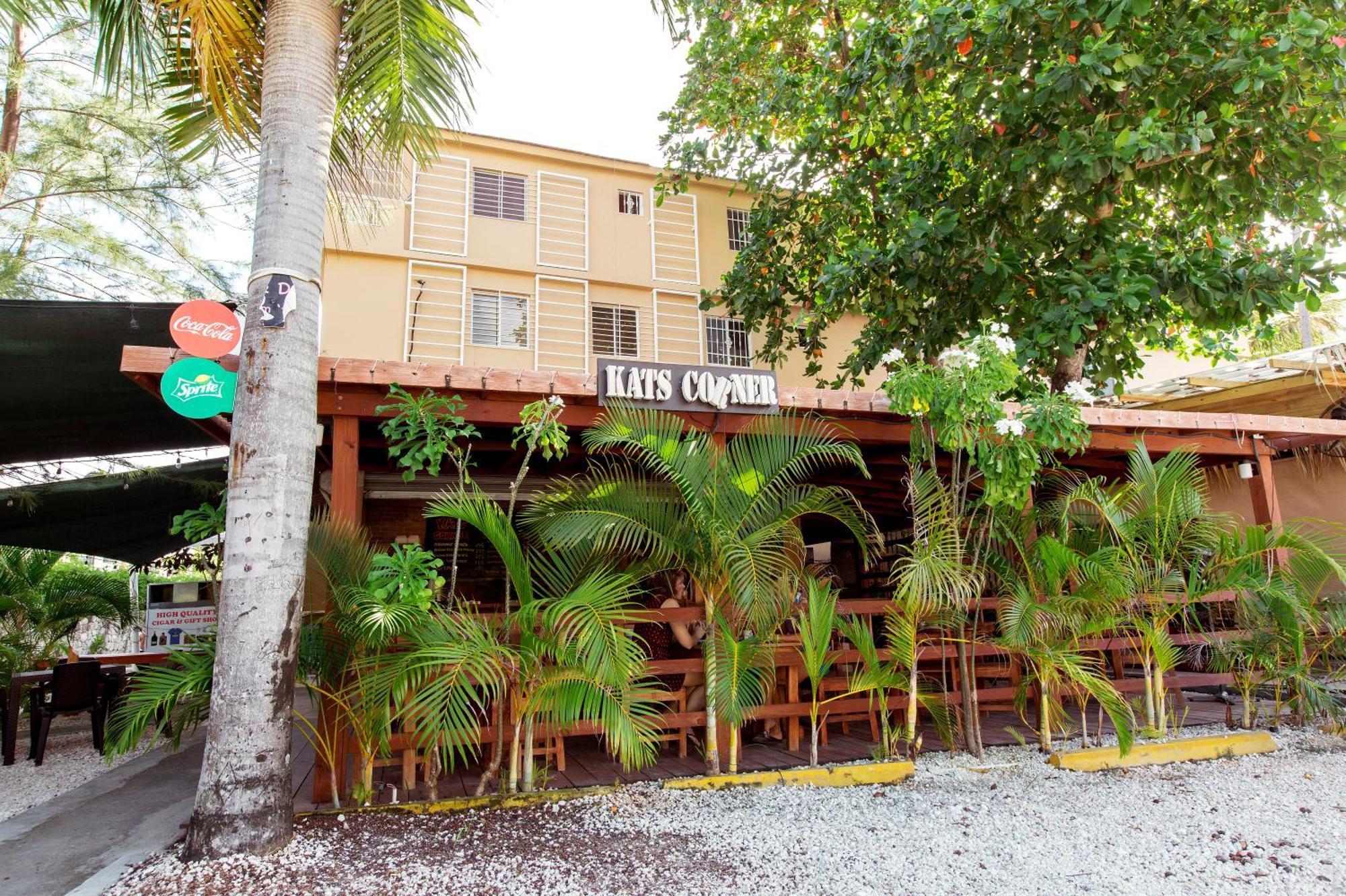 Sol Caribe And With Tropical Pool - Corales