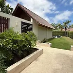 Centrally Exterior Villa Accessible & Pet Friendly