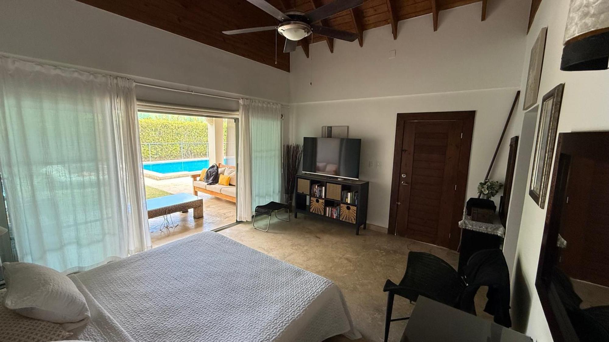 Villa Centrally Exterior Accessible & Pet Friendly *