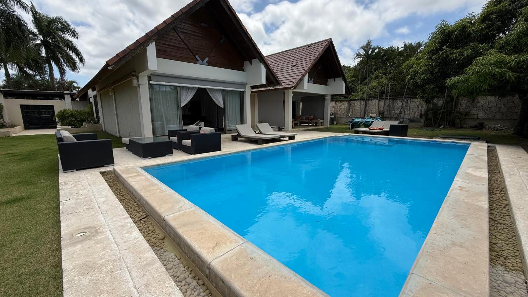 Centrally Exterior Accessible & Pet Friendly Villa *