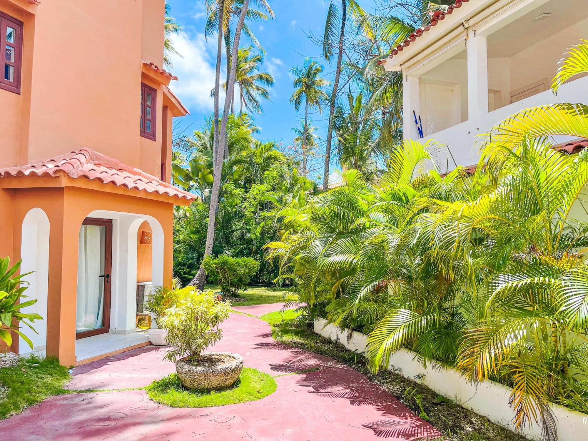 Tropical Fiesta Studios Suites Pool Near Bavaro Beach Club & Spa Hotel 5*