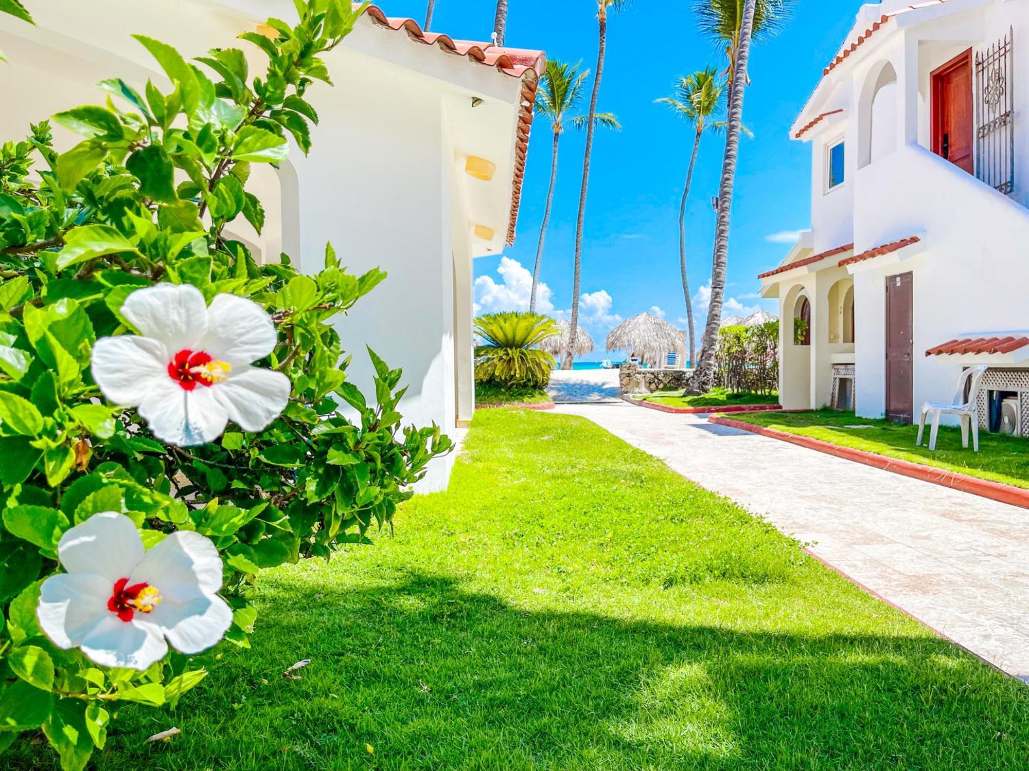 Hotel Tropical Fiesta Studios Suites Pool Near Bavaro Beach Club & Spa
