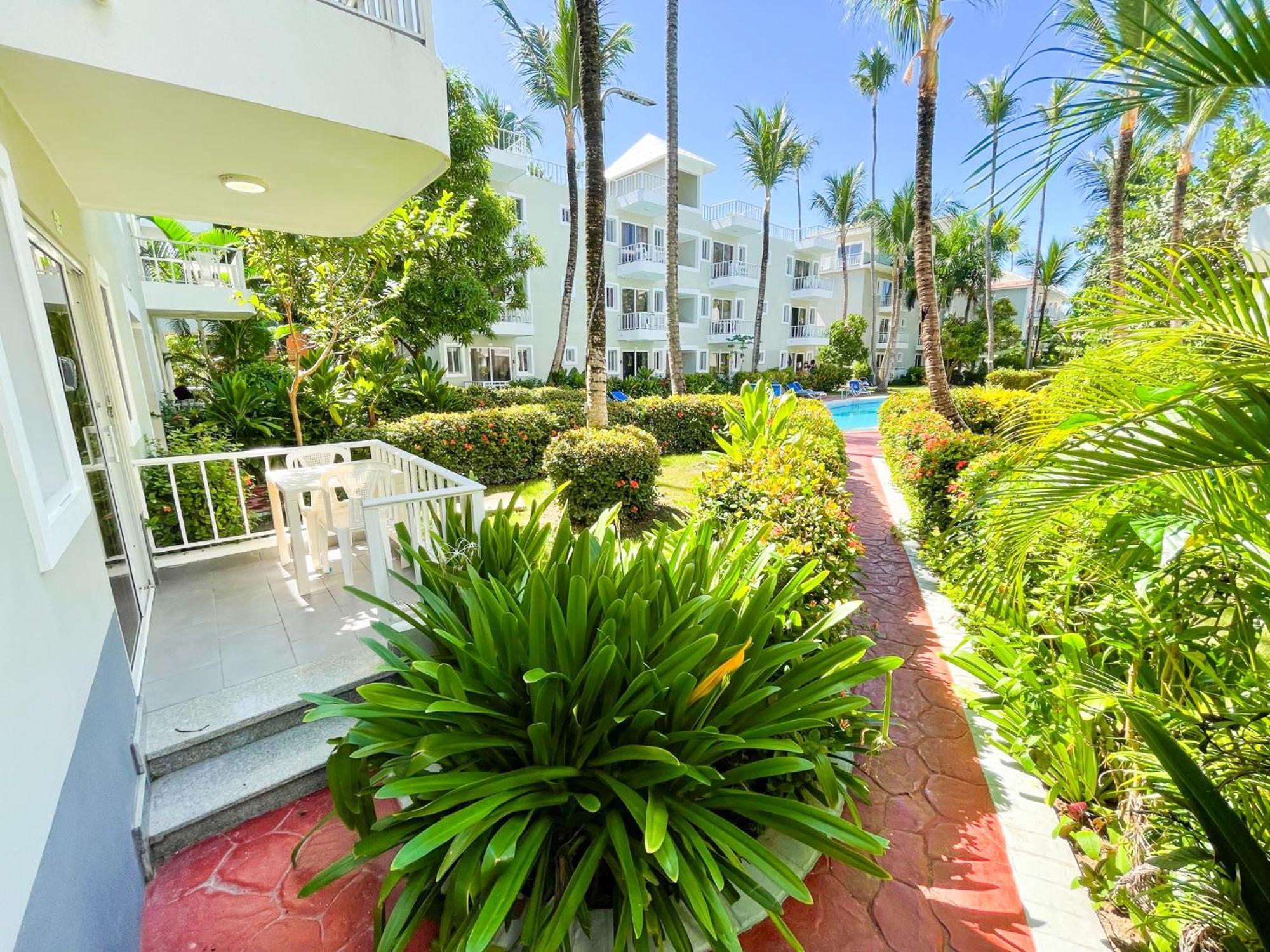 Hotel Tropical Fiesta Studios Suites Pool Near Bavaro Beach Club & Spa