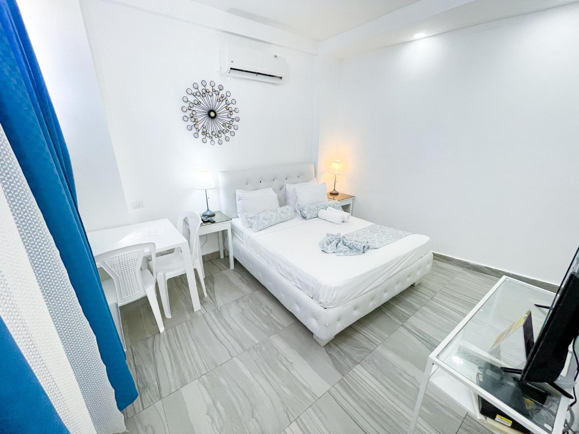 Hotel And Ducassi Rooftop Pool - Club &