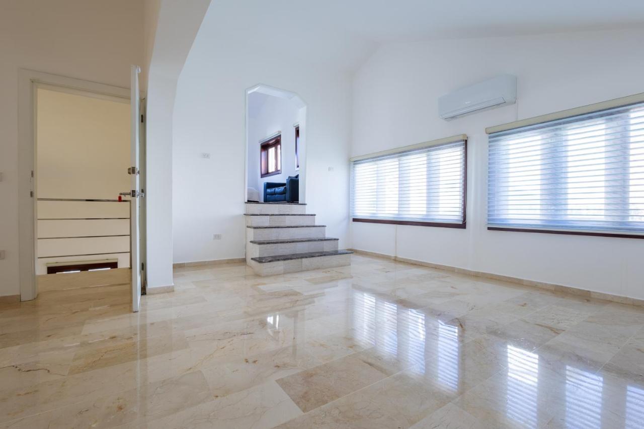 Huge 8-bedroom With Private Pool - Corales Villa *