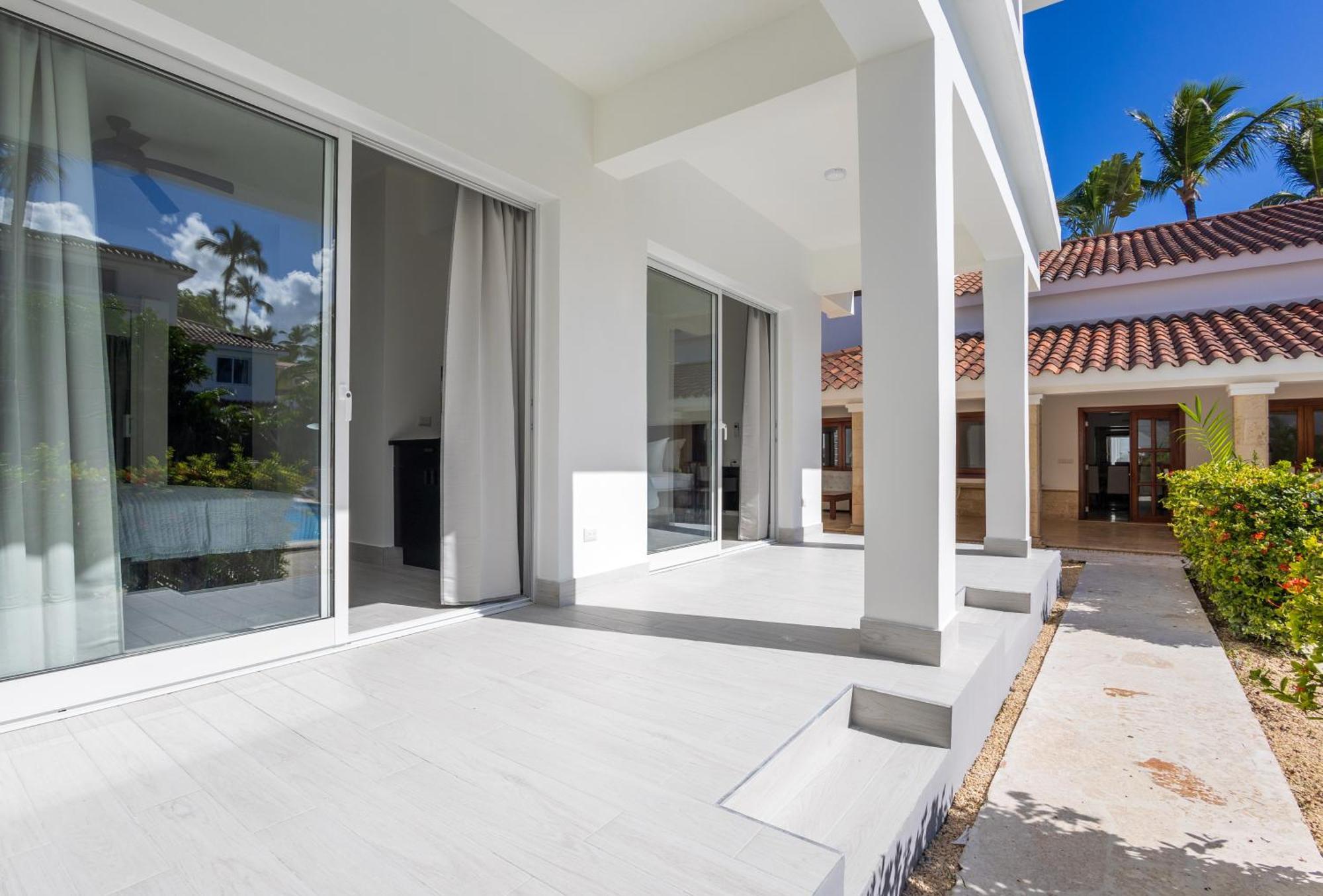 Huge 8-bedroom With Private Pool - Corales Villa