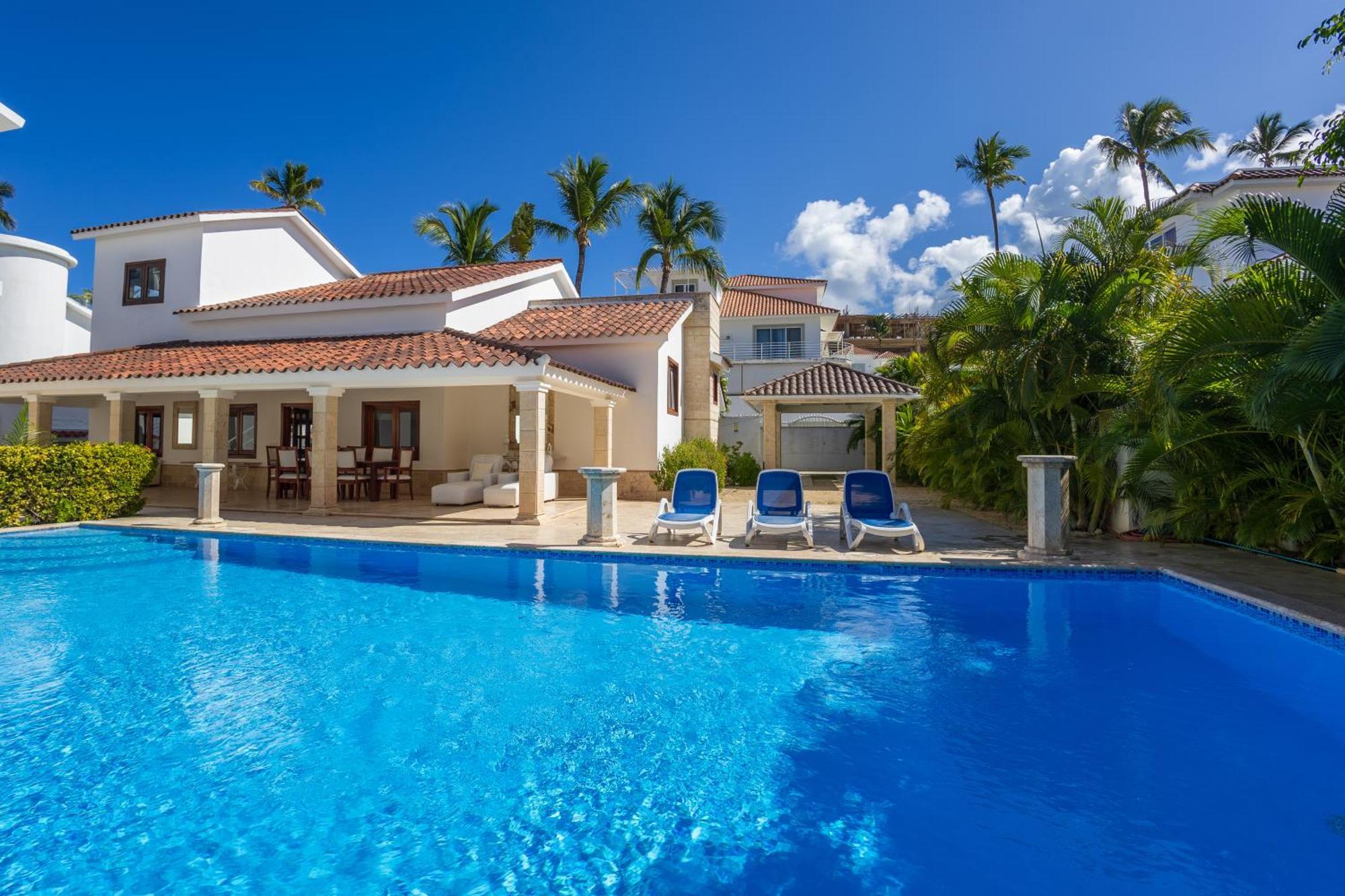 Huge 8-bedroom With Private Pool - Corales *
