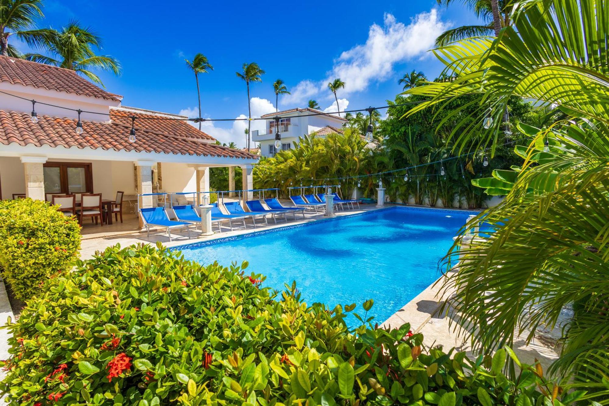 Huge 8-bedroom With Private Pool - Corales
