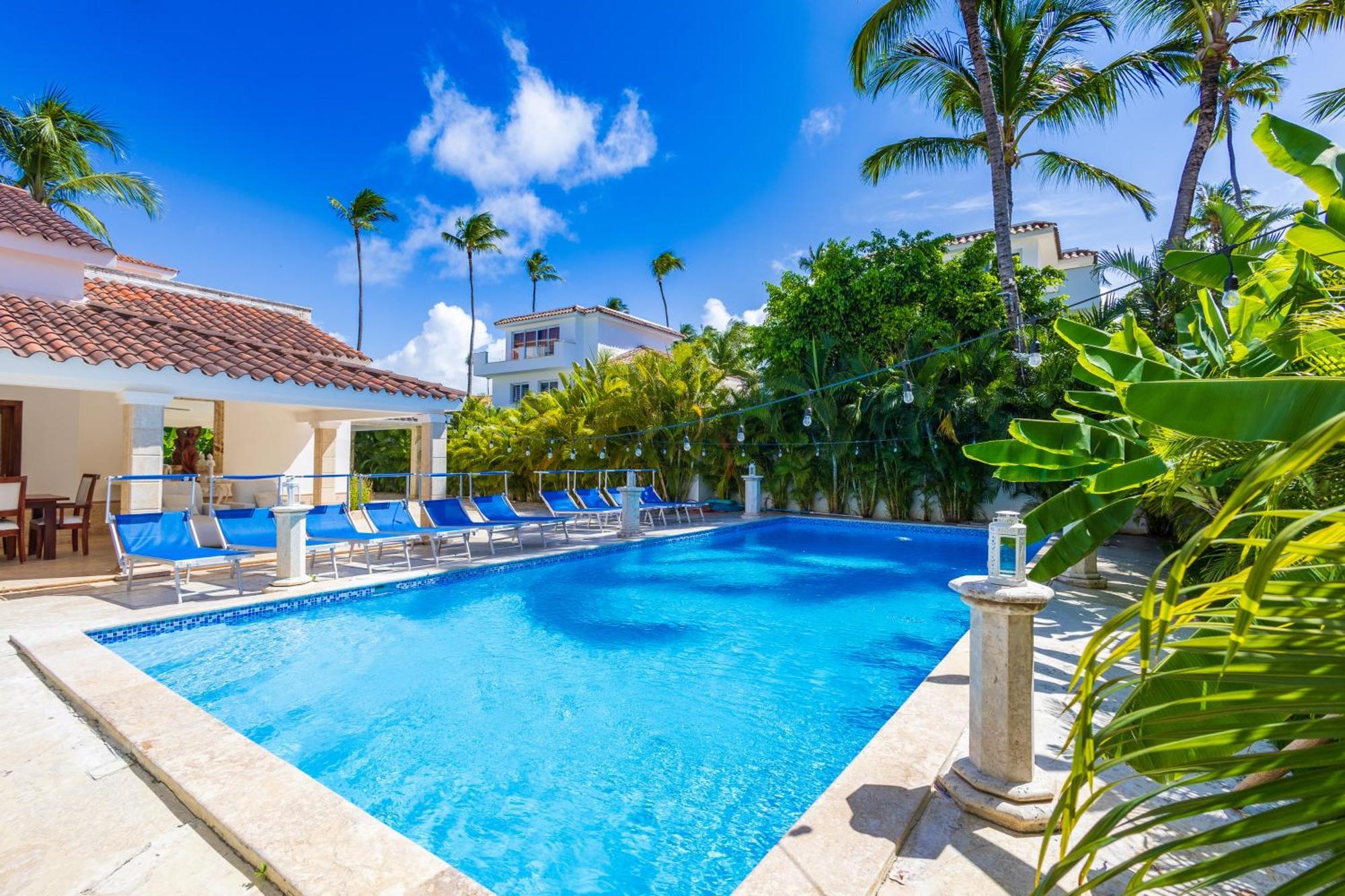 Huge 8-bedroom With Private Pool - Corales Villa