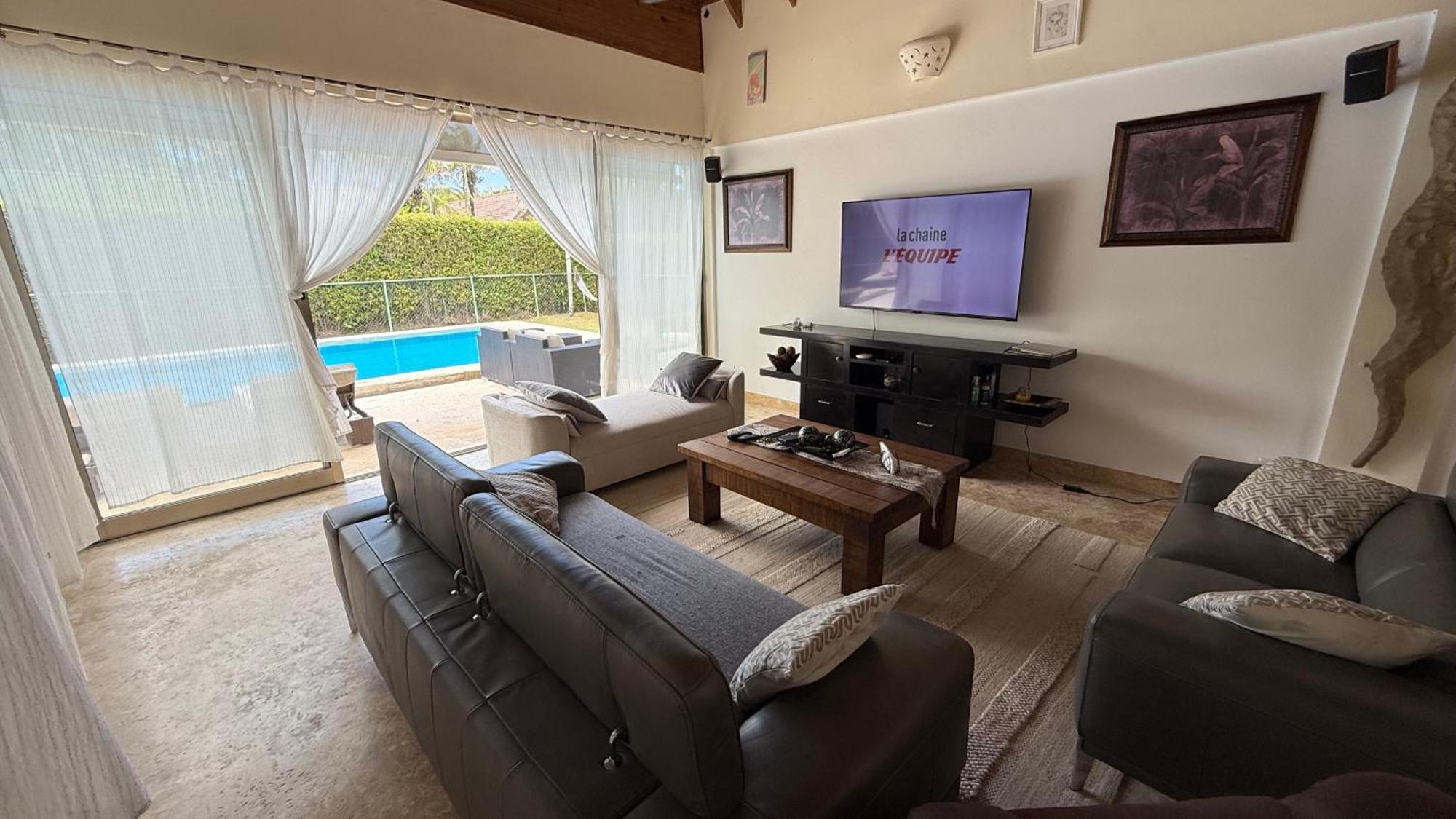 Villa Centrally Exterior Accessible & Pet Friendly *
