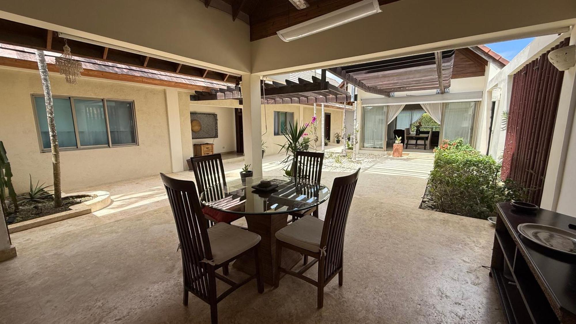 Villa Centrally Exterior Accessible & Pet Friendly