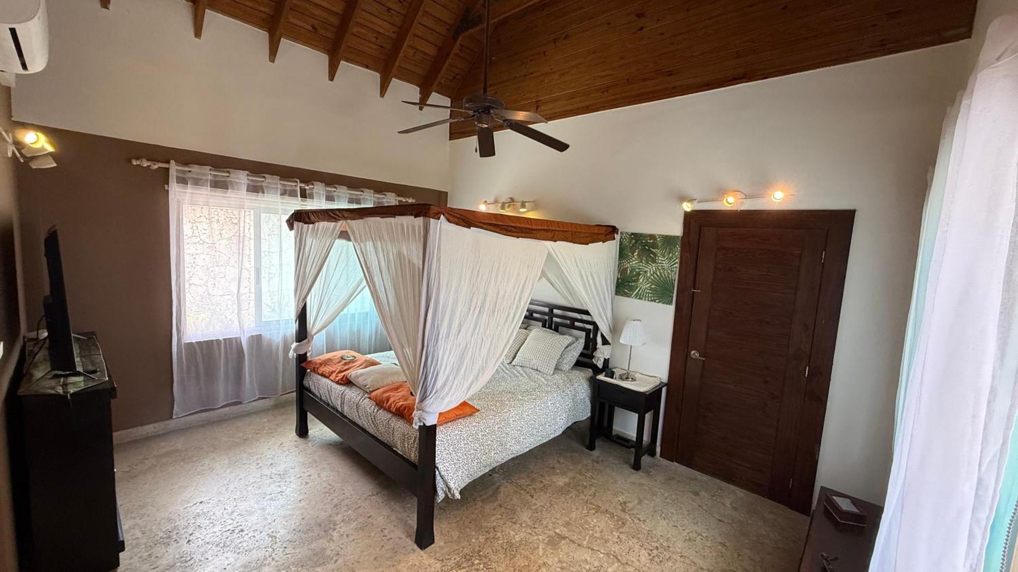 Villa Centrally Exterior Accessible & Pet Friendly