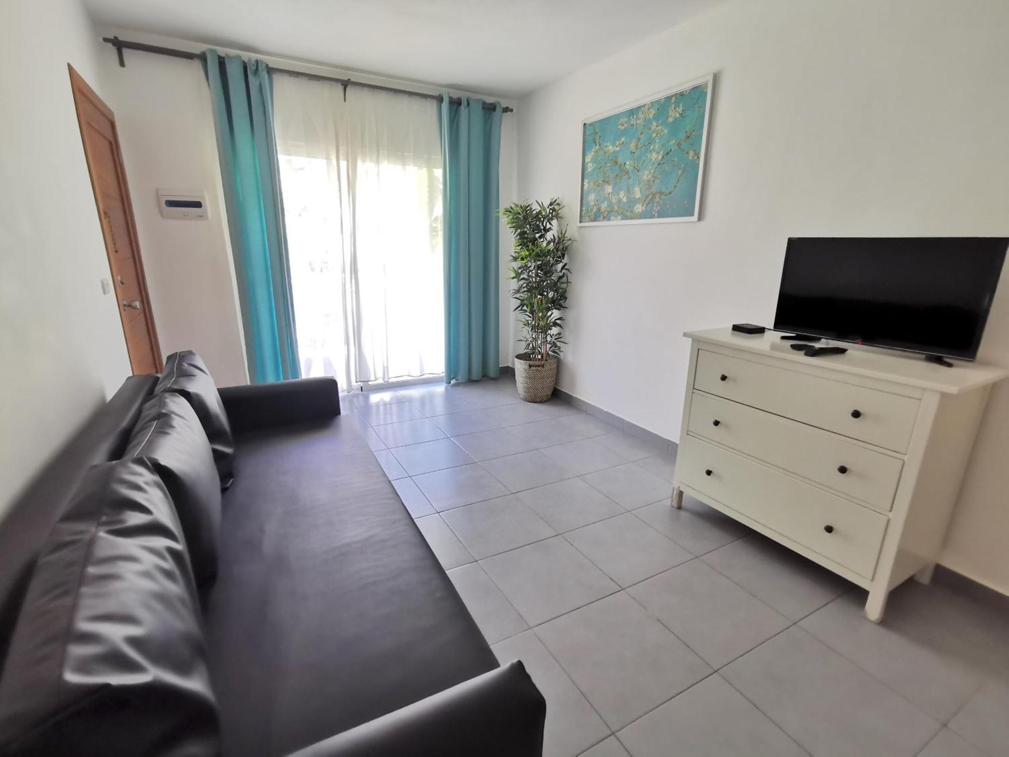 Aparthotel Sunny Deluxe Playa Corales - Wifi, Beach, Pool