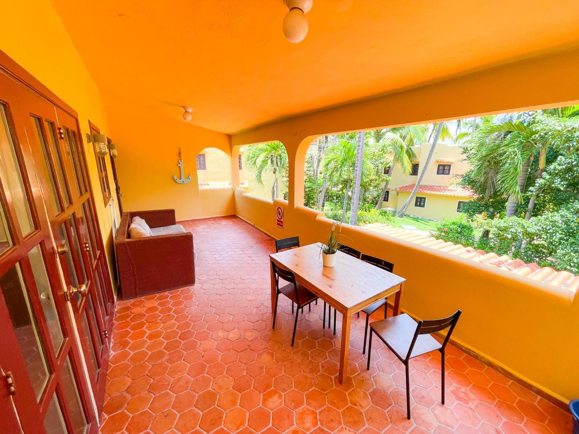 Tropical And Homes - Club, Spa, Restaurants - Playa Corales