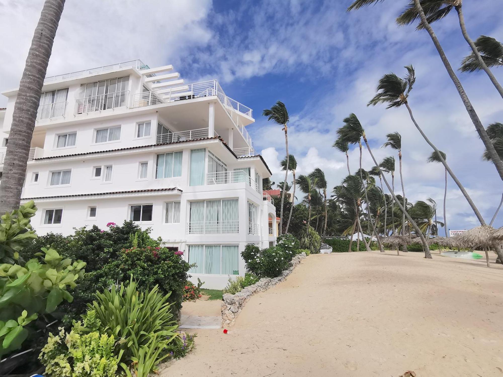 Tropical And Homes - Club, Spa, Restaurants - Playa Corales