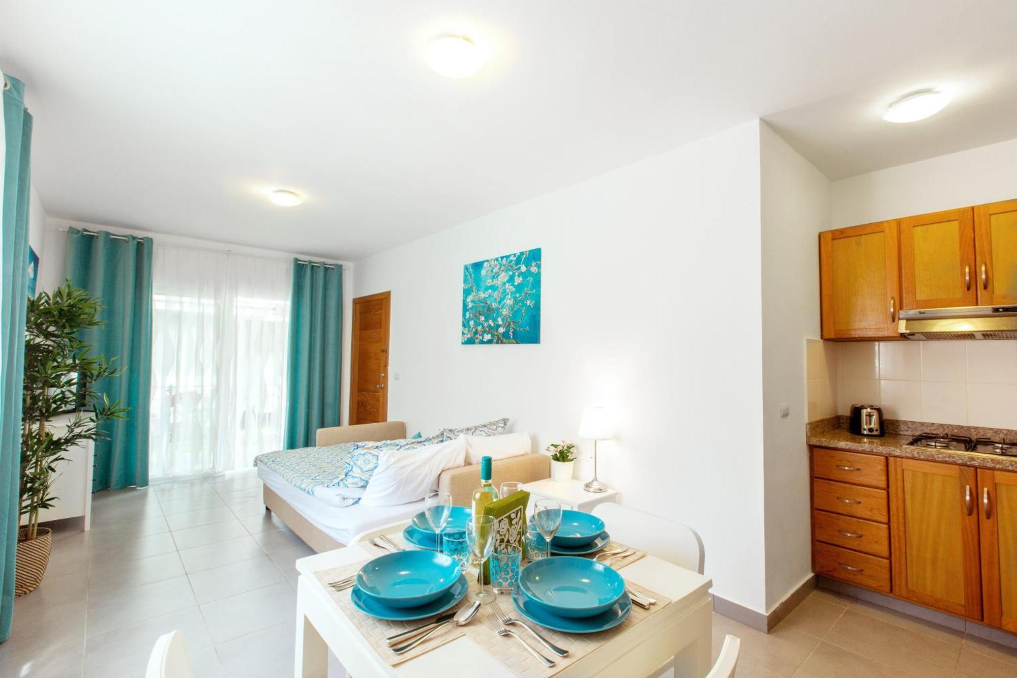 Aparthotel Sunny Deluxe Playa Corales - Wifi, Beach, Pool 5*