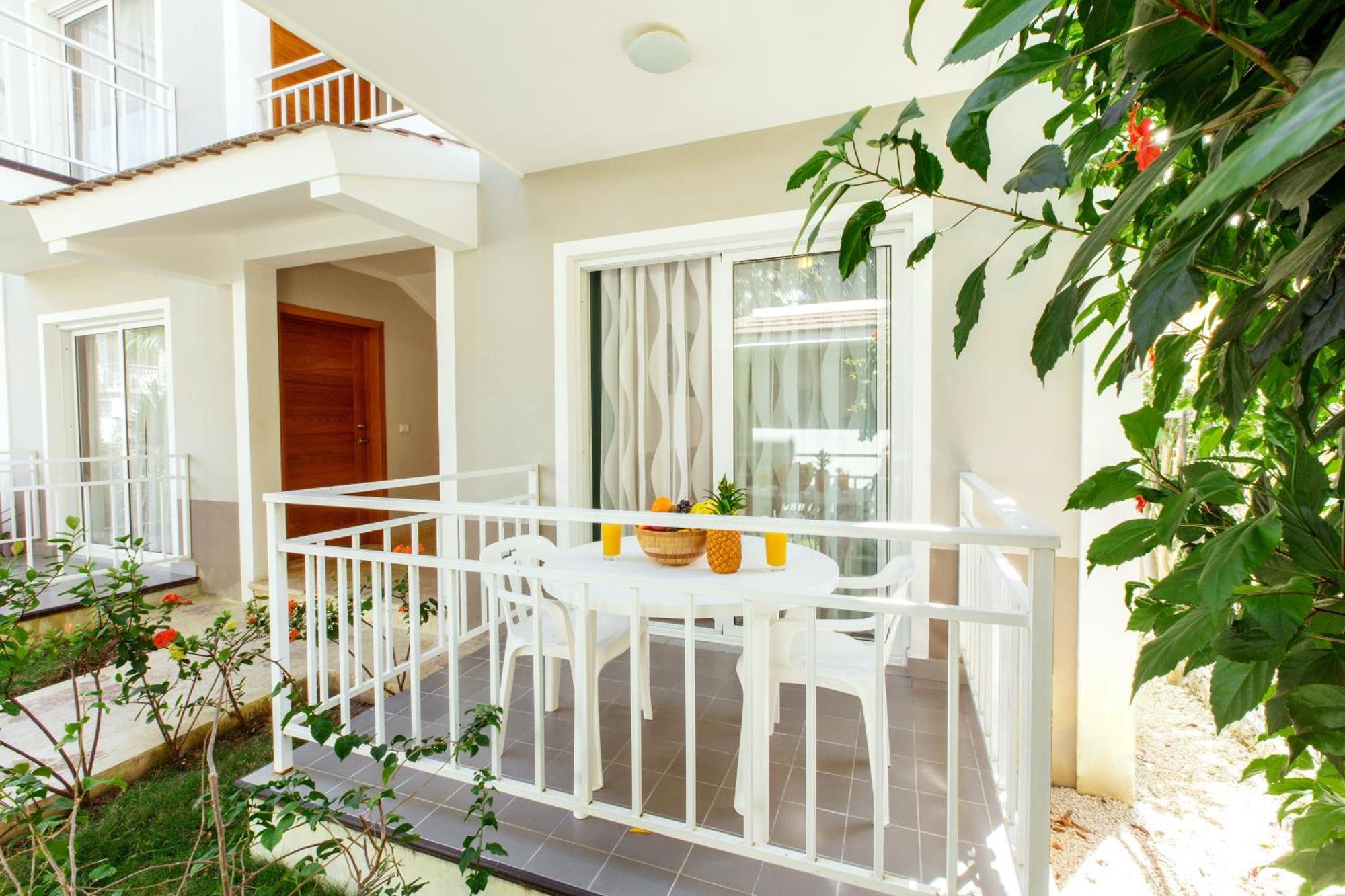 Aparthotel Sunny Deluxe Playa Corales - Wifi, Beach, Pool 5*