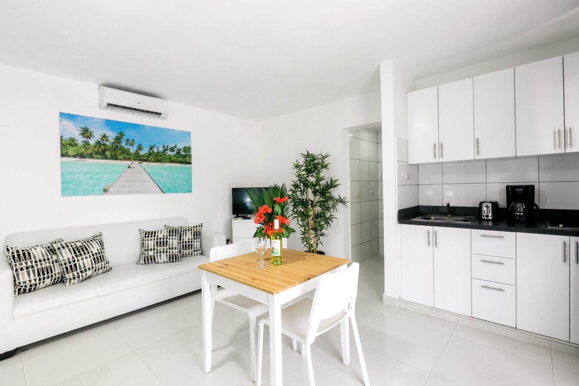 Aparthotel Sunny Deluxe Playa Corales - Wifi, Beach, Pool