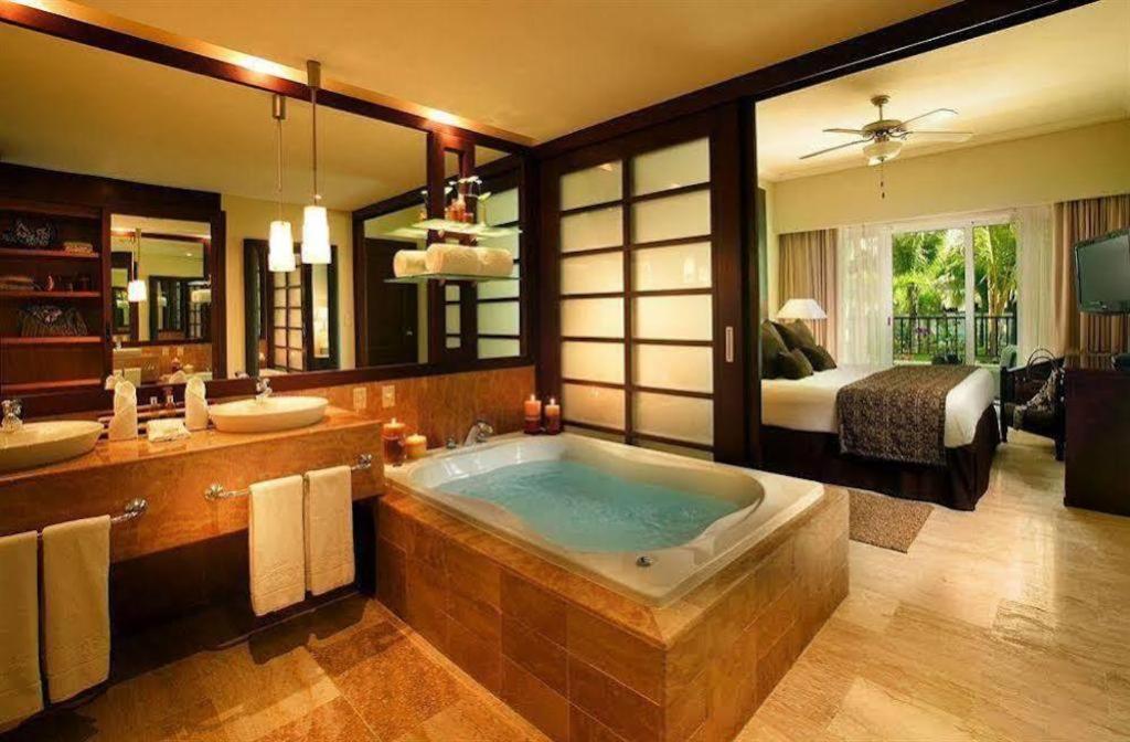 Paradisus (adults Only)