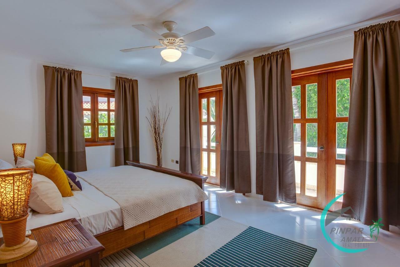 Close To The Beach! Lux Gemela, 6br, 9bt Villa