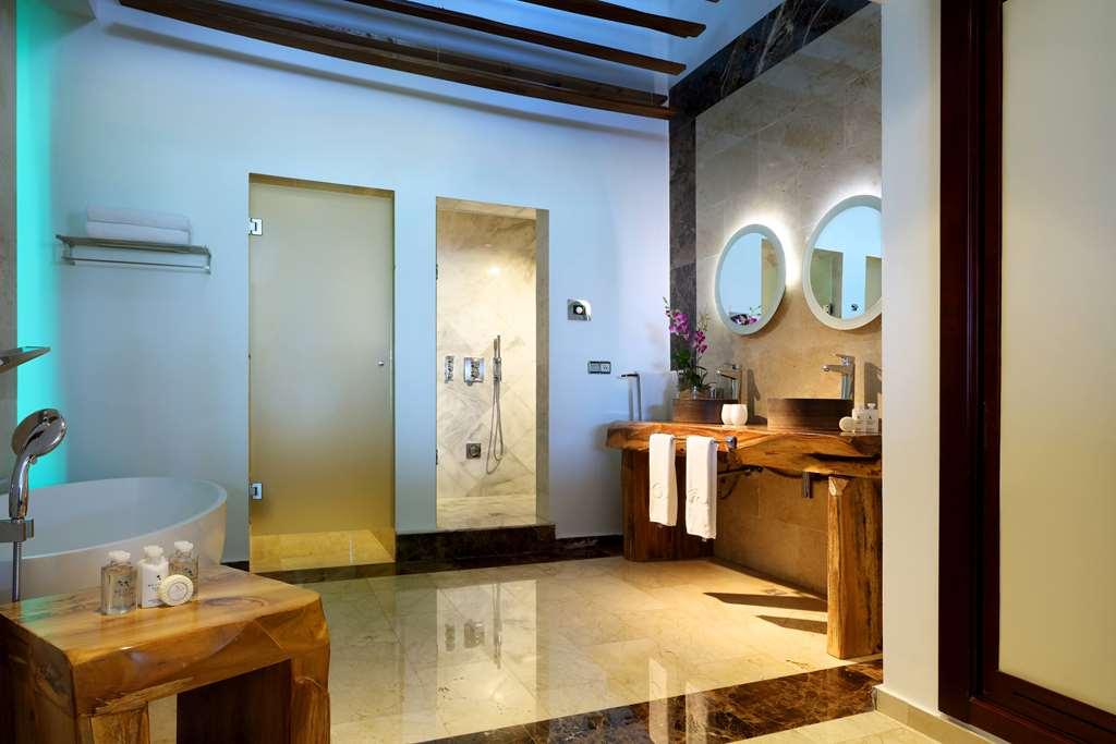 Grand Palladium Bavaro Suites, & Hotel 4*