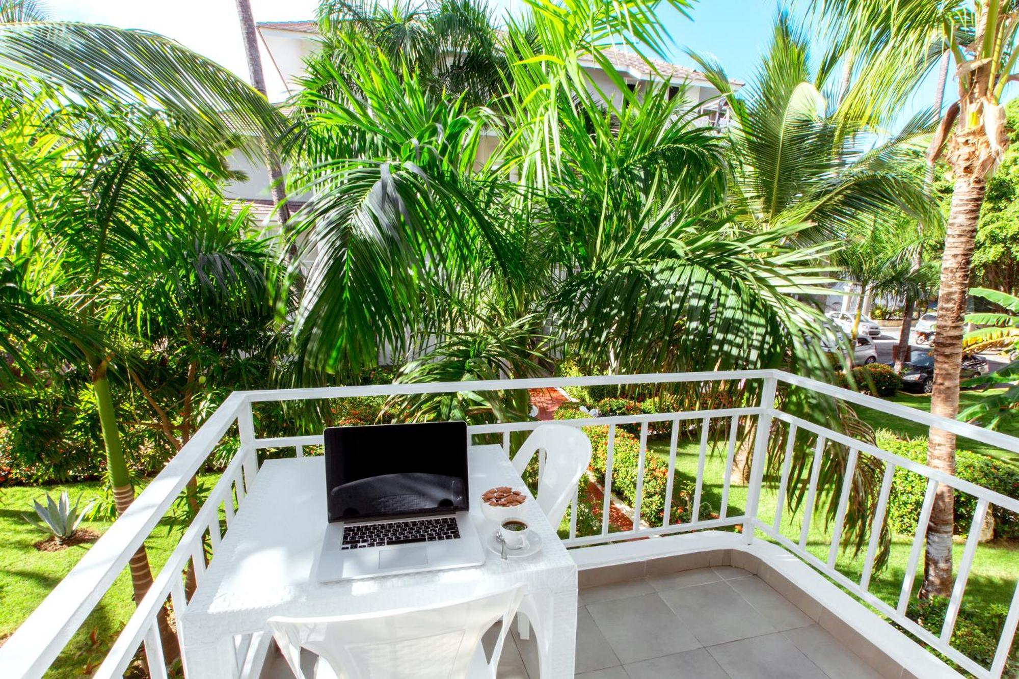 Sunny Deluxe Playa Corales - Wifi, Beach, Pool Punta Cana