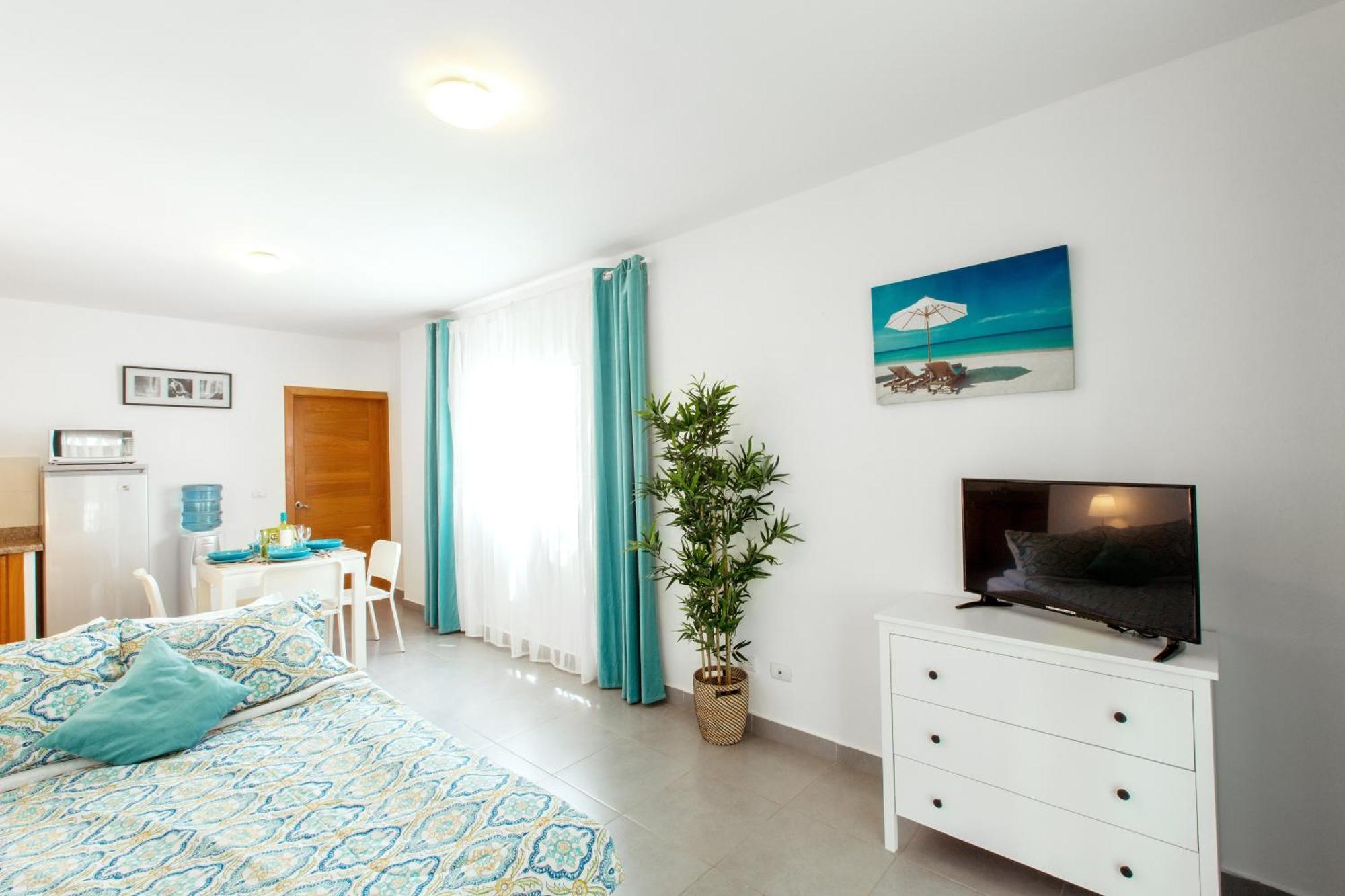 Aparthotel Sunny Deluxe Playa Corales - Wifi, Beach, Pool